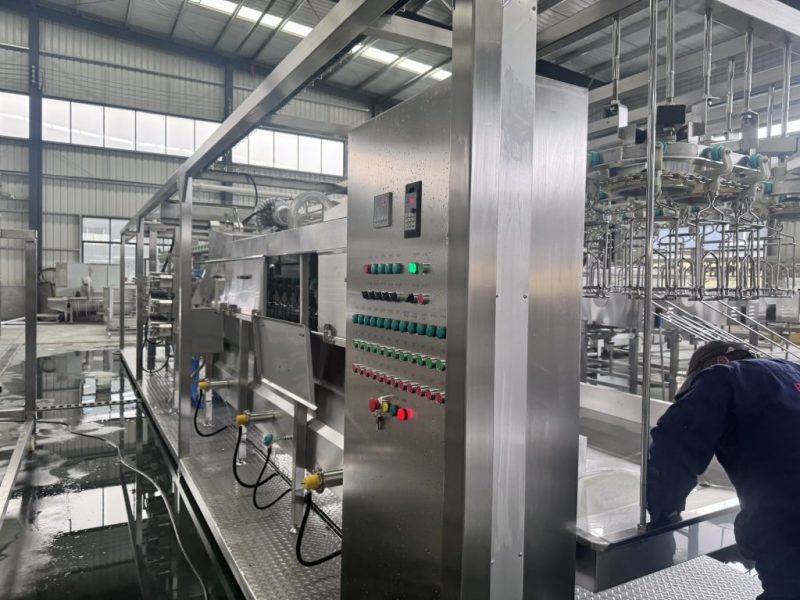 حلول مصممة خصيصاً لخط ذبح الدواجن المدمج والمعياري من NPW