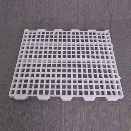 Descifrando la Maravilla de Ingeniería de los Sistemas Modernos de Pisos de Listones para Avicultura