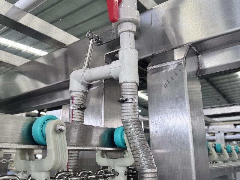 Компактная система водного контура линии убоя птицы: цикл удаления крови и мойки по принципу «включи и работай»