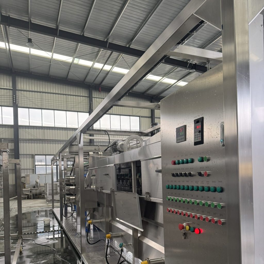 Компактная линия убоя птицы производительностью 300 голов в час.