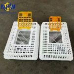 Пластиковая транспортная клетка для кур для фермерских хозяйств.