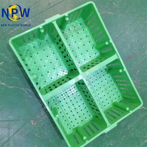 Ящик для перевозки цыплят со штабелируемой конструкцией.